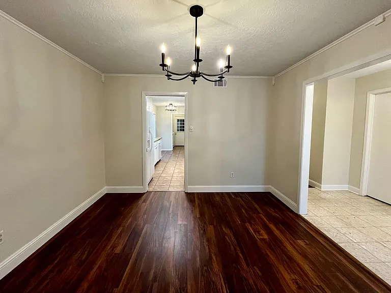 438 Georgetown St — Photo 6