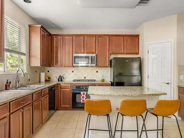 1821 Village Oak Ct — Photo 9