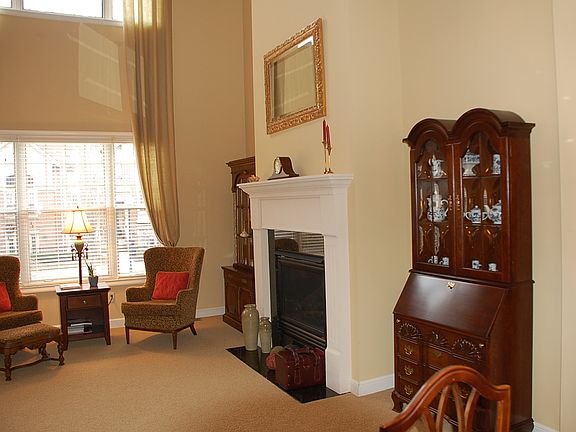 3rd image of 34 Astor Pl