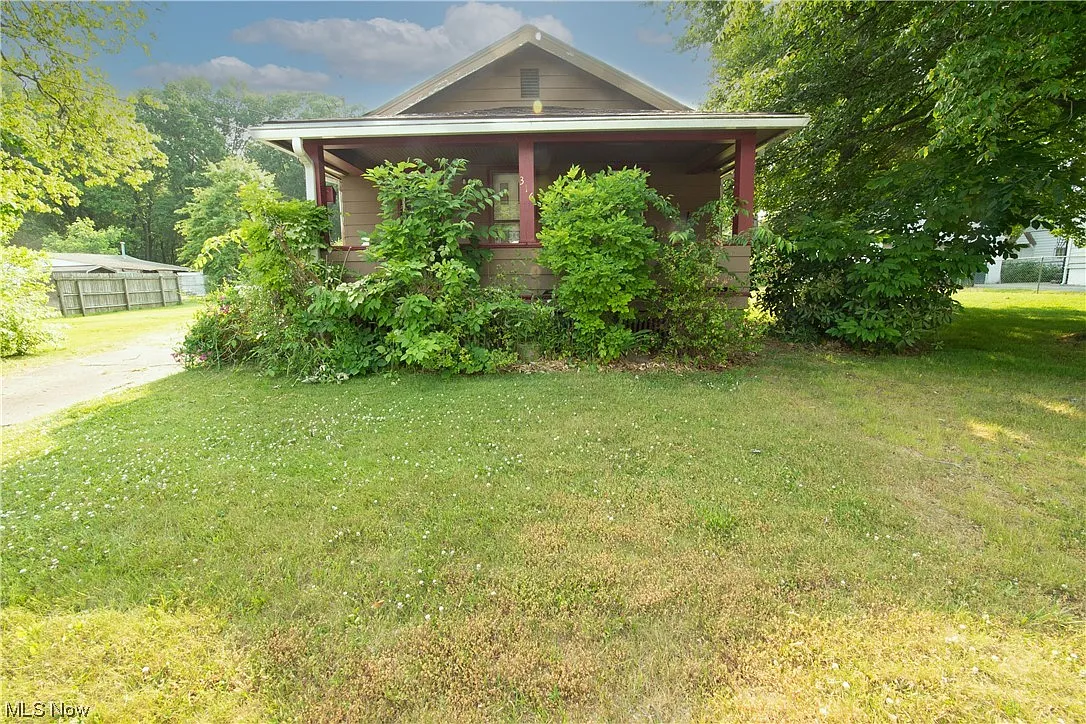 316 Forest Hill Dr photo 1