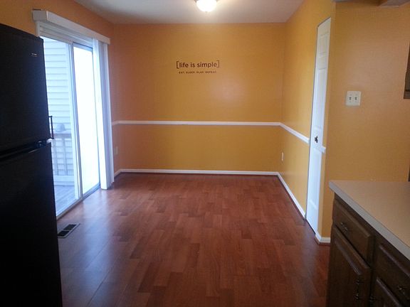 Kitchen w/ dining area