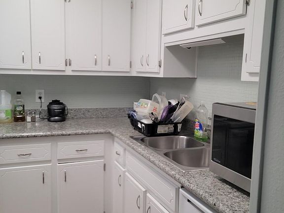 3rd image of 2073 Cambridge Cir