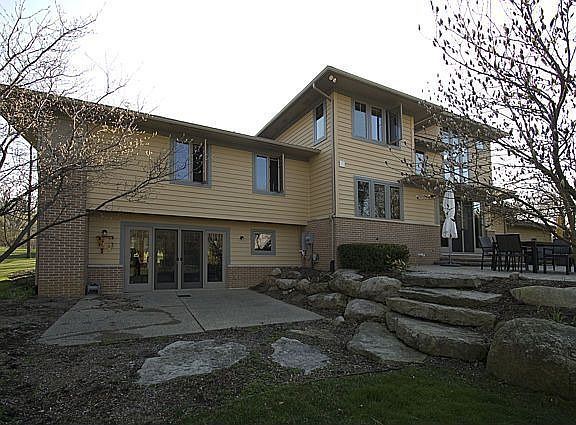 Fabulous landscaping, Rear elevation