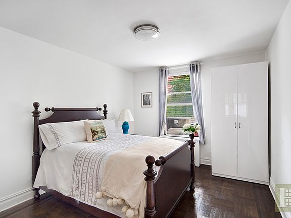5th image of 206 W 104th St APT 31