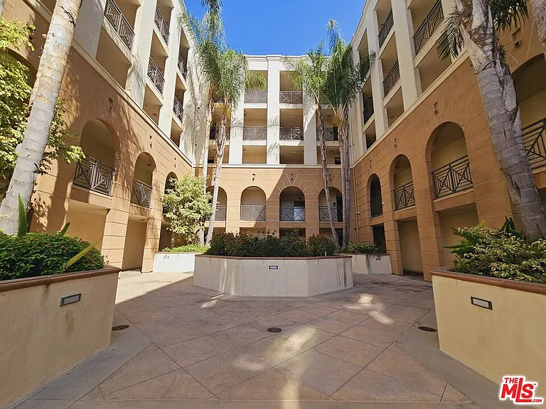 311 S Gramercy Pl #201 — Photo 10