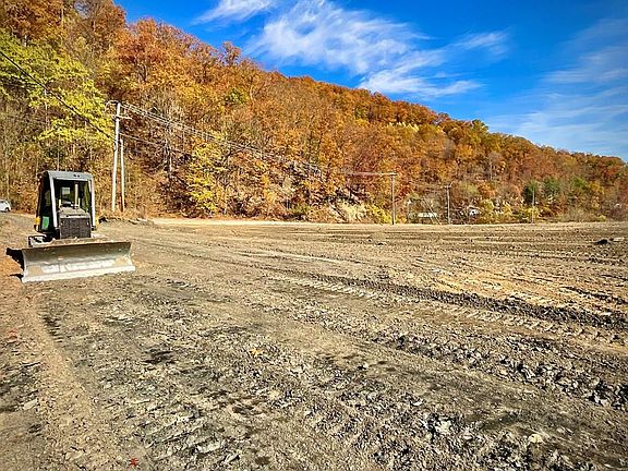 5th image of 1 E Big Creek Rd