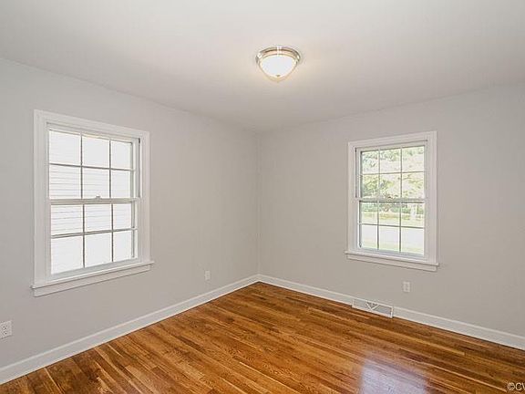 3rd image of 23 N Quince Ave