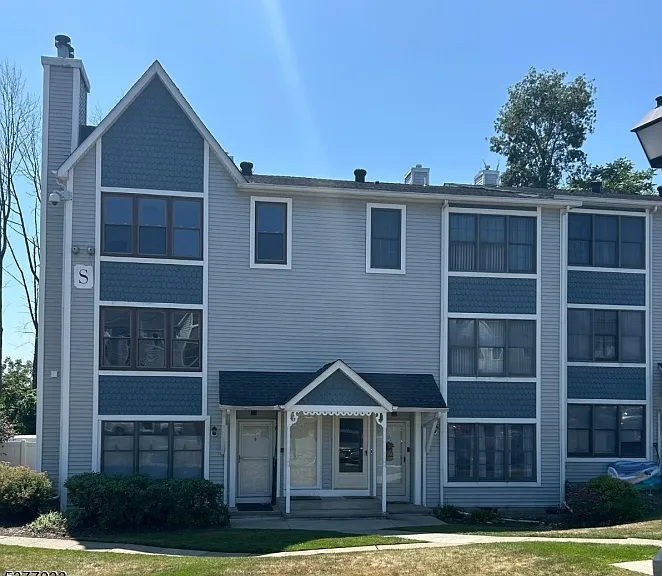 45 Burlington Ct — Photo 1