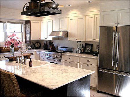Newly remodeled chef’s kitchen with double Viking oven/cooktop&marble counters
