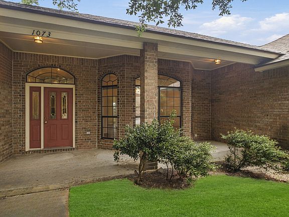 3rd image of 1073 MEMORIAL CIR