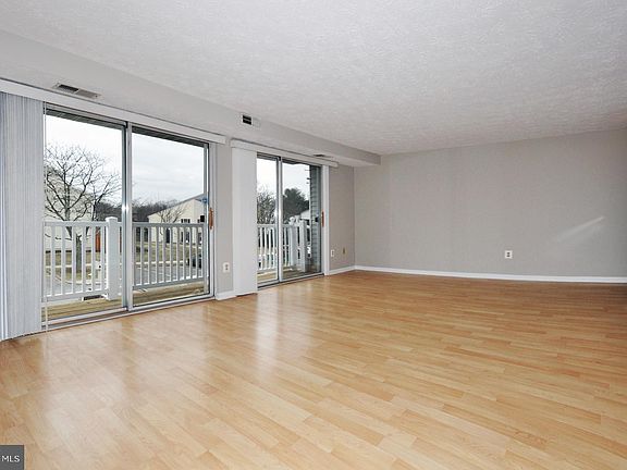 2nd image of 501 Palmtree Dr APT 8