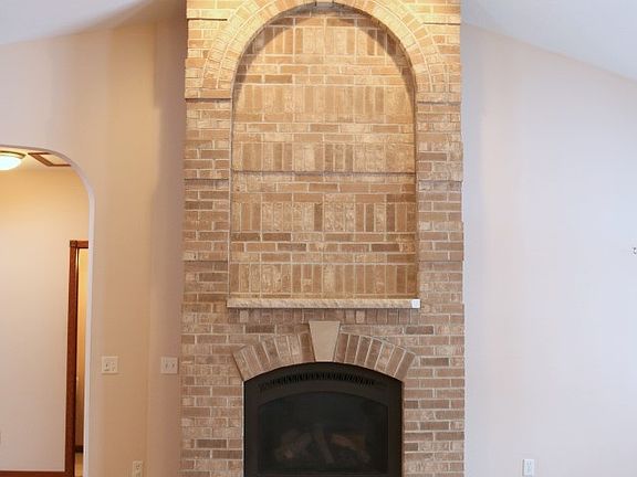 5th image of 175 E Nicolet Blvd