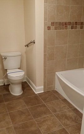 4th image of 114 Porterbrook Ln