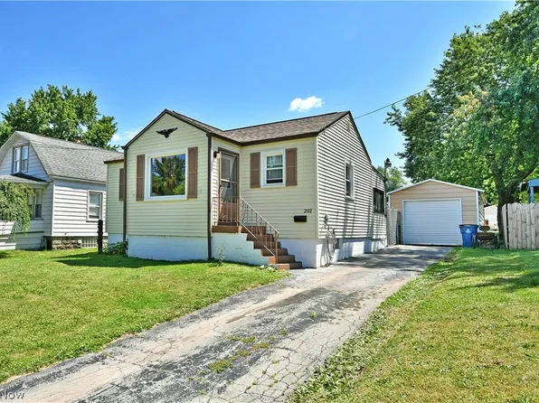 202 Elm St, Struthers, OH 44471