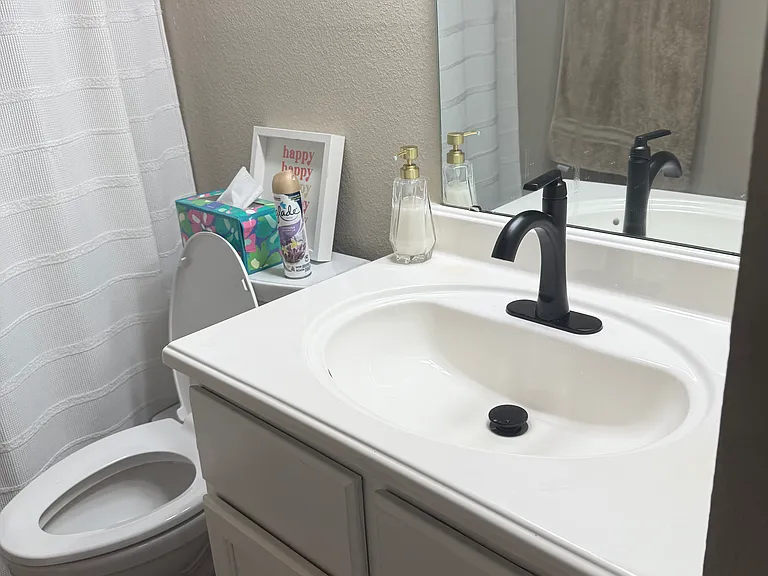 4557 Connaught Dr E — Photo 10