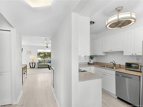 3rd image of 5423 SE Miles Grant Rd Unit 201