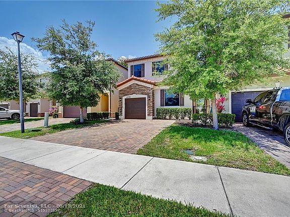 3rd image of 4739 NW 59th St