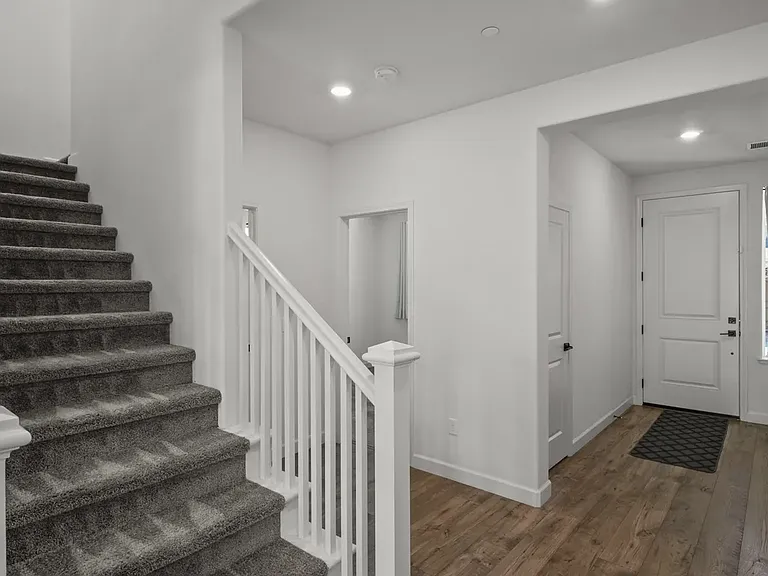 7461 Walker Way — Photo 4