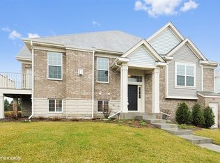 2869 Henley Ln, Naperville, IL 60540