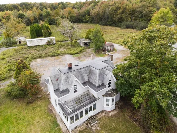 840 Hope Rd, Cranston, RI 02921