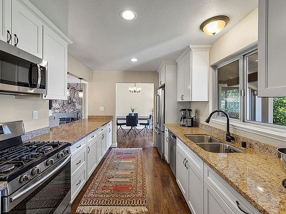 5th image of 442 Deodara St