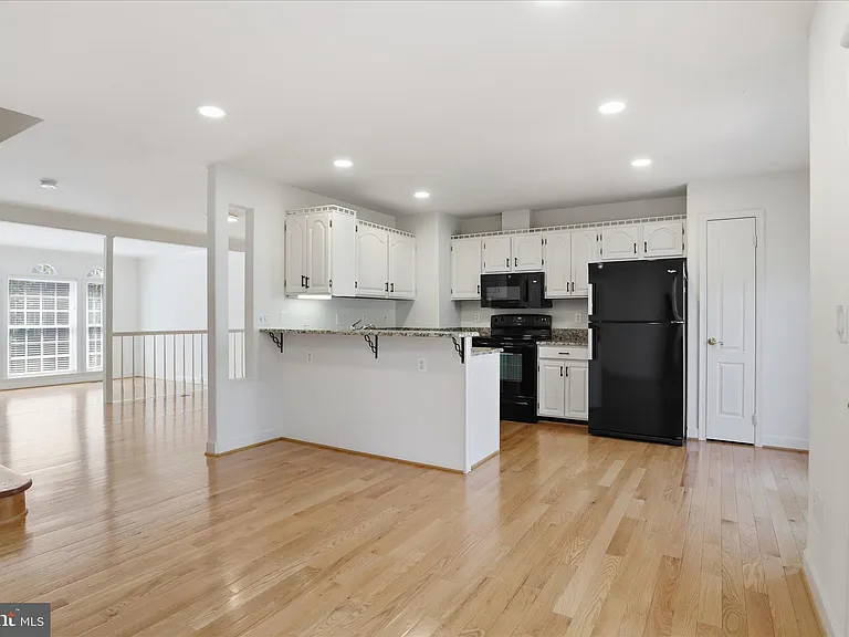 3946 Valley Ridge Dr — Photo 10