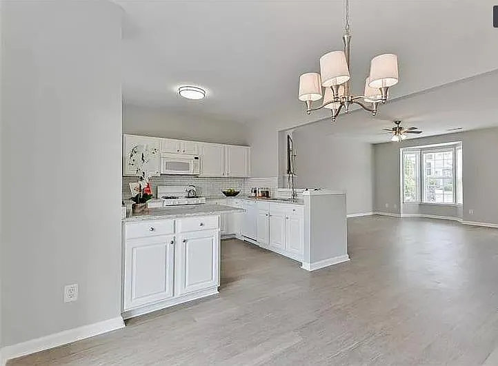 1064 Prestwyck Ct — Photo 10