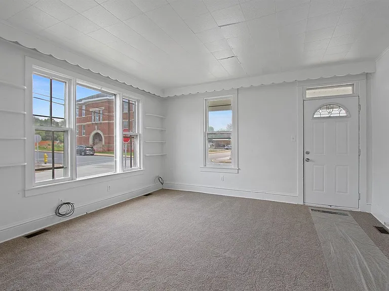 102 S 3rd St — Photo 3