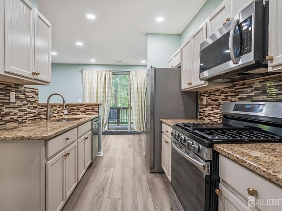 3rd image of 7151 Elm Ct