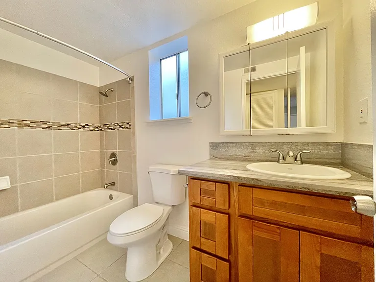 1619 G Street — Photo 10