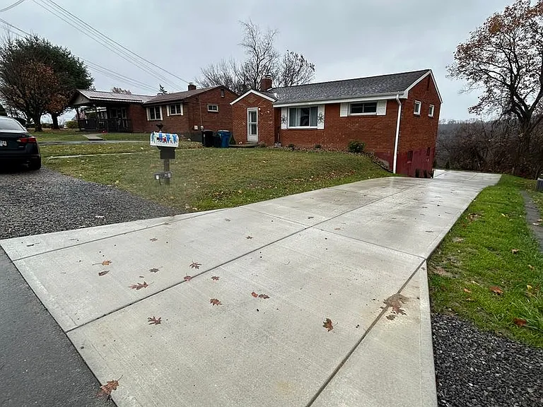 506 Crescent Boulevard Ext — Photo 3