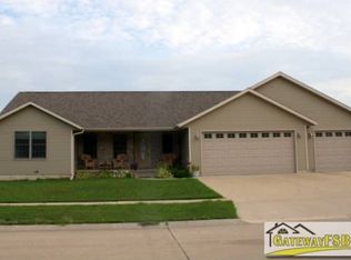 1905 12th St, Camanche, IA 52730