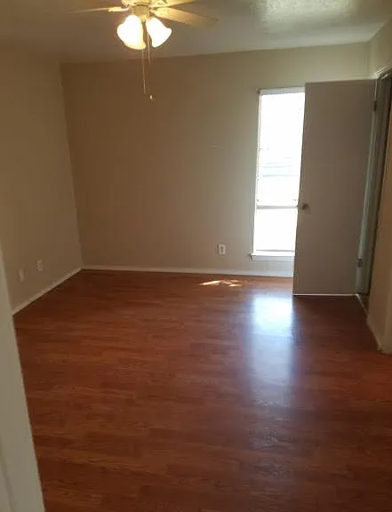 711 Royal Crest Dr — Photo 8