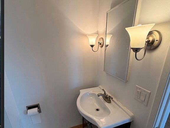 5th image of 466 Milton Ave #B
