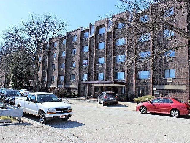 1st image of 4624 N Commons Dr Unit 307