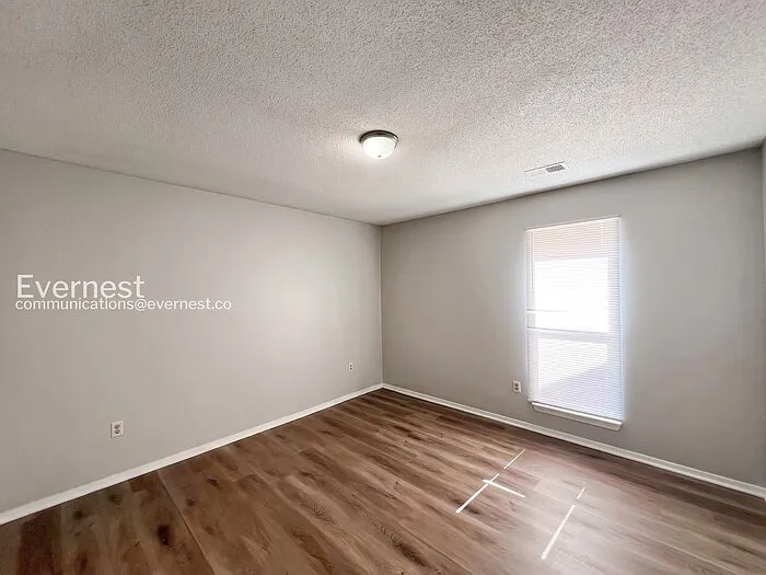 1208 W East Ross Pkwy — Photo 12