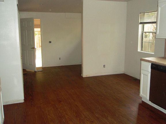 4th image of 11546 Blix St