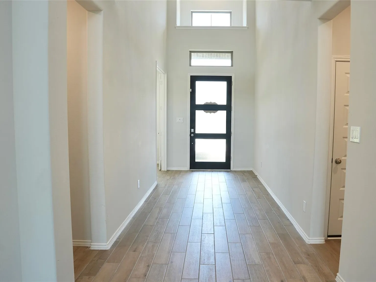 4 bed, 3.5 bath, 3096 sqft, $3,490 — Photo 3