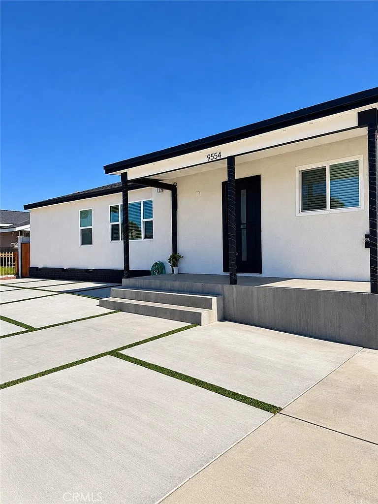 3 bed, 1407 sqft, $3,600 — Photo 1