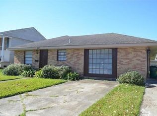 218 Appletree Ln, Gretna, LA 70056