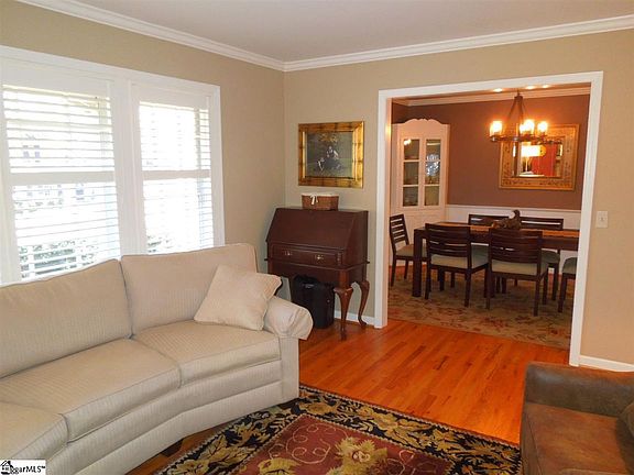 5th image of 205 Honey Horn Dr