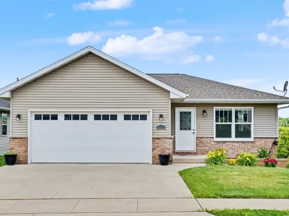 1543 Pebble Creek Dr, Dubuque, IA 52002
