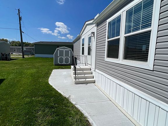 Exterior Image-1-Clayton 33E Pikewood Manor
