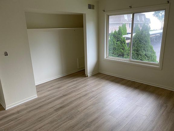 2nd image of 3626 Lakeshore Dr #7