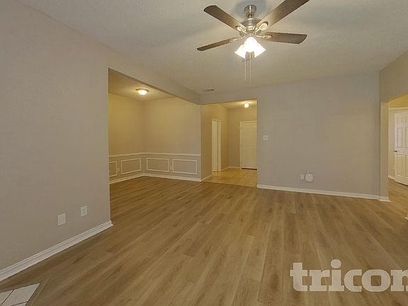 3rd image of 206 Briarglen Dr