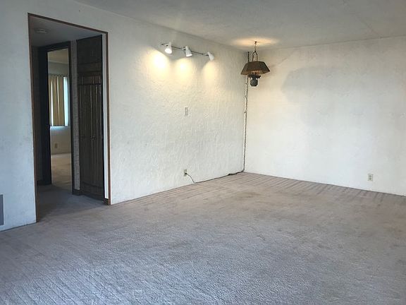 2nd image of 805 29th St APT 311