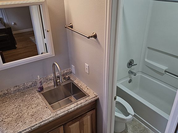 5th image of 740 Columbia St #1A