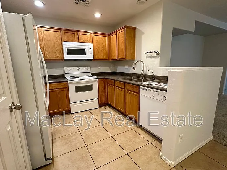 5809 E Hampton Ave — Photo 7