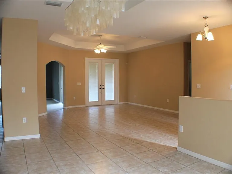 368 Eppinger Dr — Photo 3