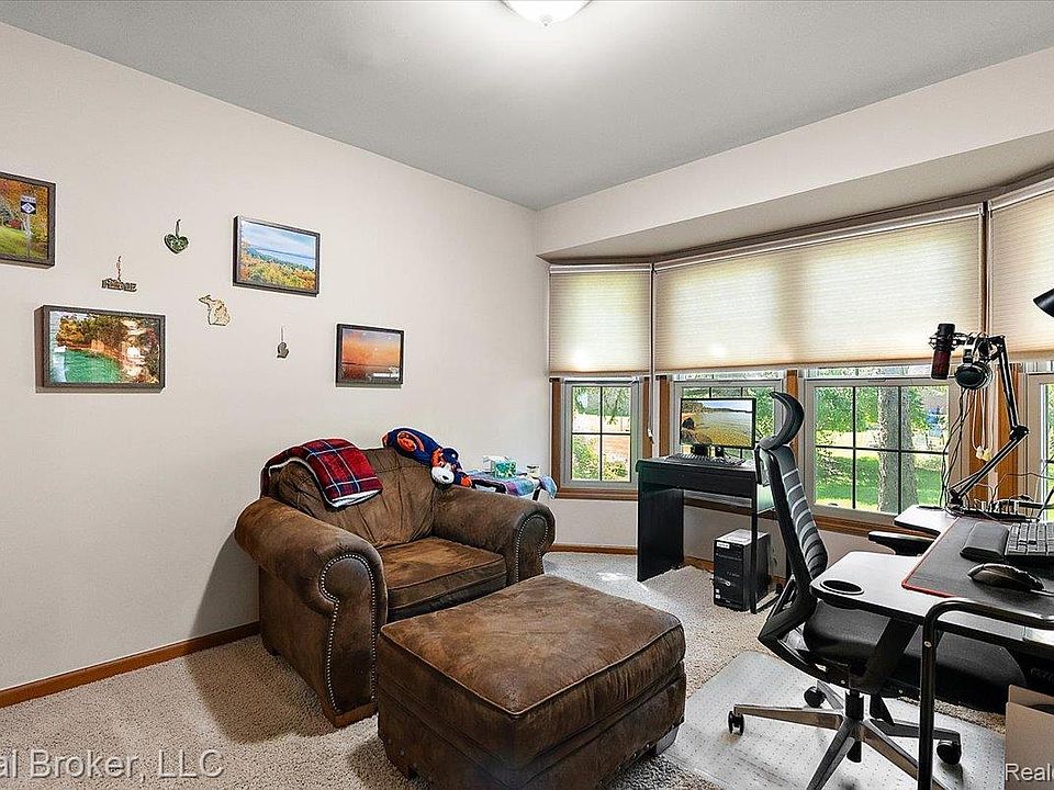 44744 Danbury Rd, photo 16